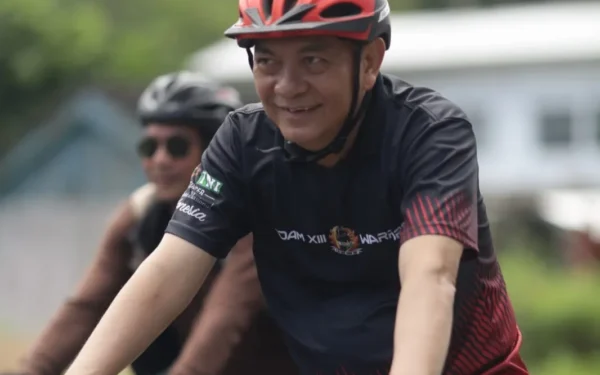 Wali Kota Caroll Ikuti Fun Bike Keliling Danau Tondano dalam HUT Ke-68 Kodam XIII/Merdeka